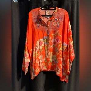 ohnny Was beautiful floral/embroidery top.